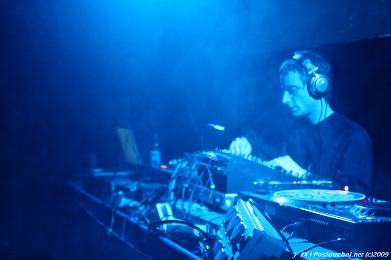 TAKE CONTROL (SHADOWBOX 10TH ANNIVERSARY) - Pátek 22. 5. 2009